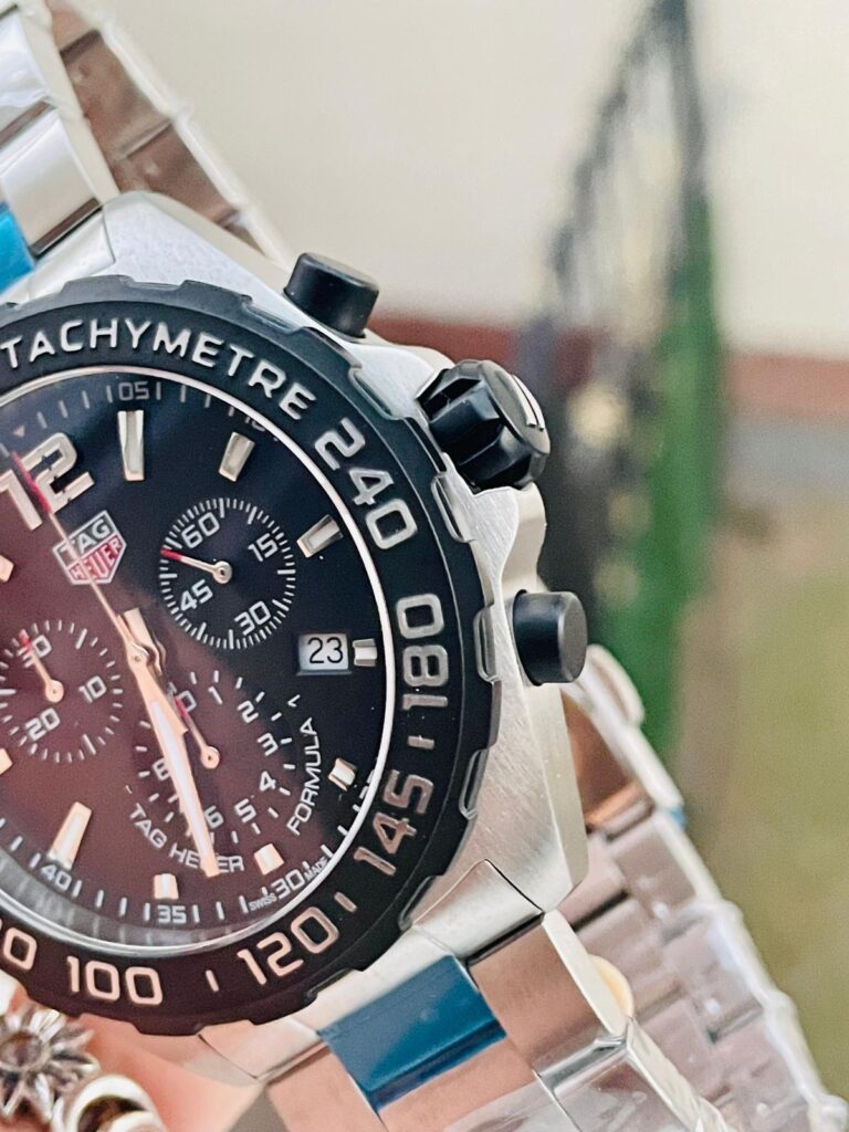 tag formula 1 black