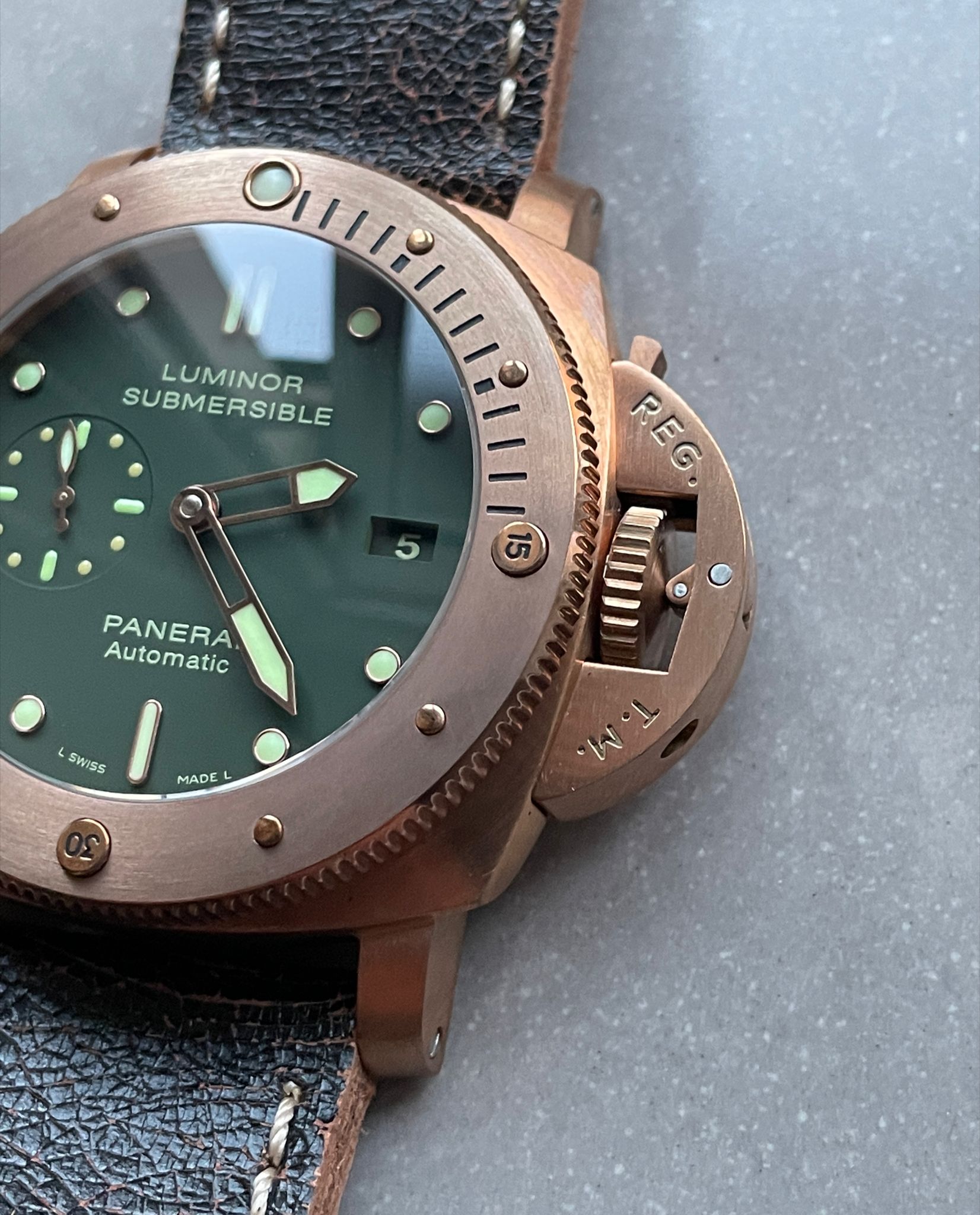 Panerai luminor hot sale submersible bronze