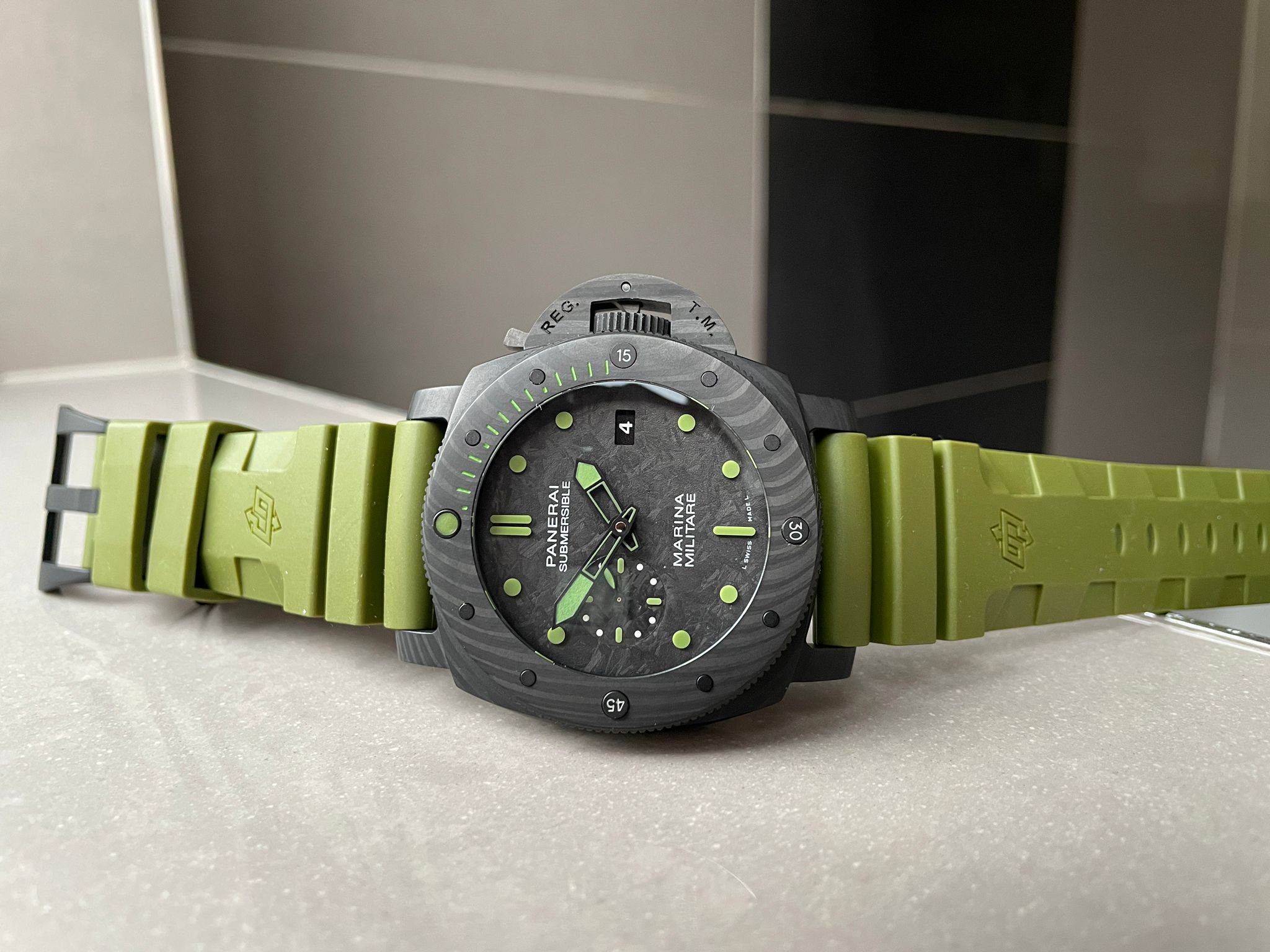 PAM961 Carbotech VSF Best Edition Carbon Dial on Green Rubber