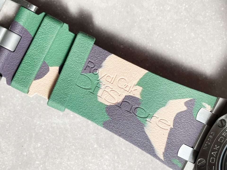 Royal Oak Offshore Chronograph "CAMO" 26400SO Beige colored textured dial Camouflage rubber strap - Image 19