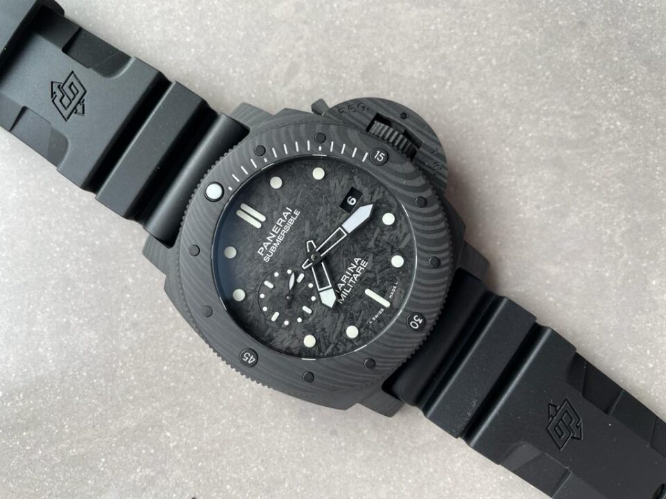 PAM 979 Carbotech VSF Best Edition Carbon Dial on Rubber Strap P.9010 - Image 4
