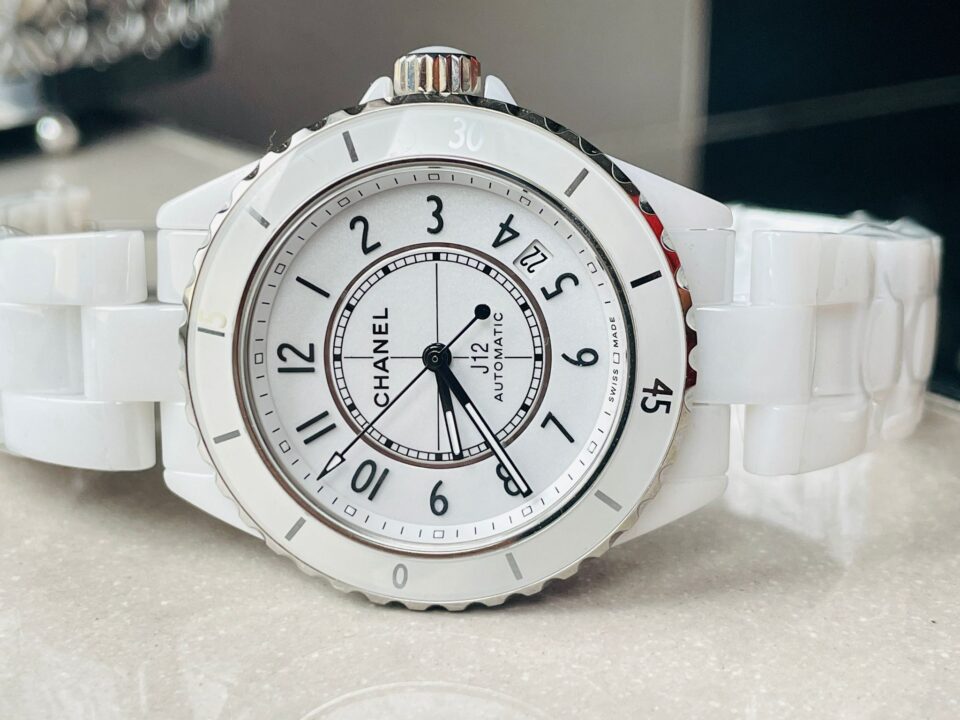 J12 38mm 1:1 Best Edition White Ceramic Dial White Strap on Holding Bracelet - Image 3