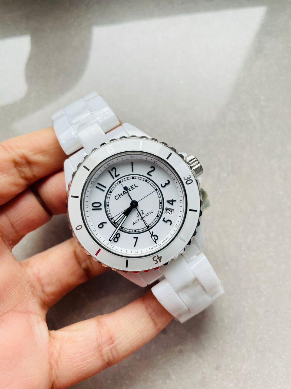 J12 38mm 1:1 Best Edition White Ceramic Dial White Strap on Holding Bracelet