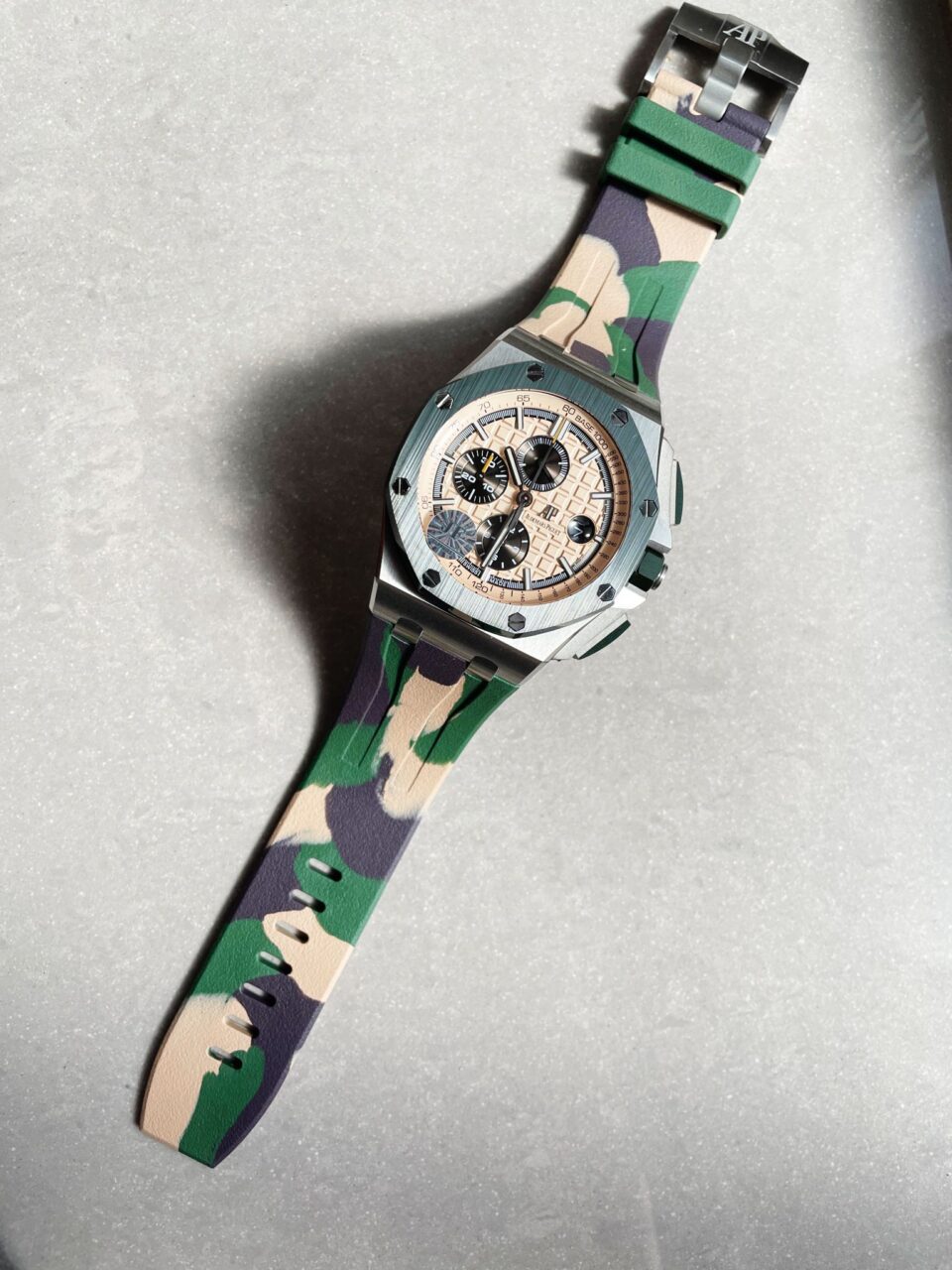 Royal Oak Offshore Chronograph "CAMO" 26400SO Beige colored textured dial Camouflage rubber strap - Image 8