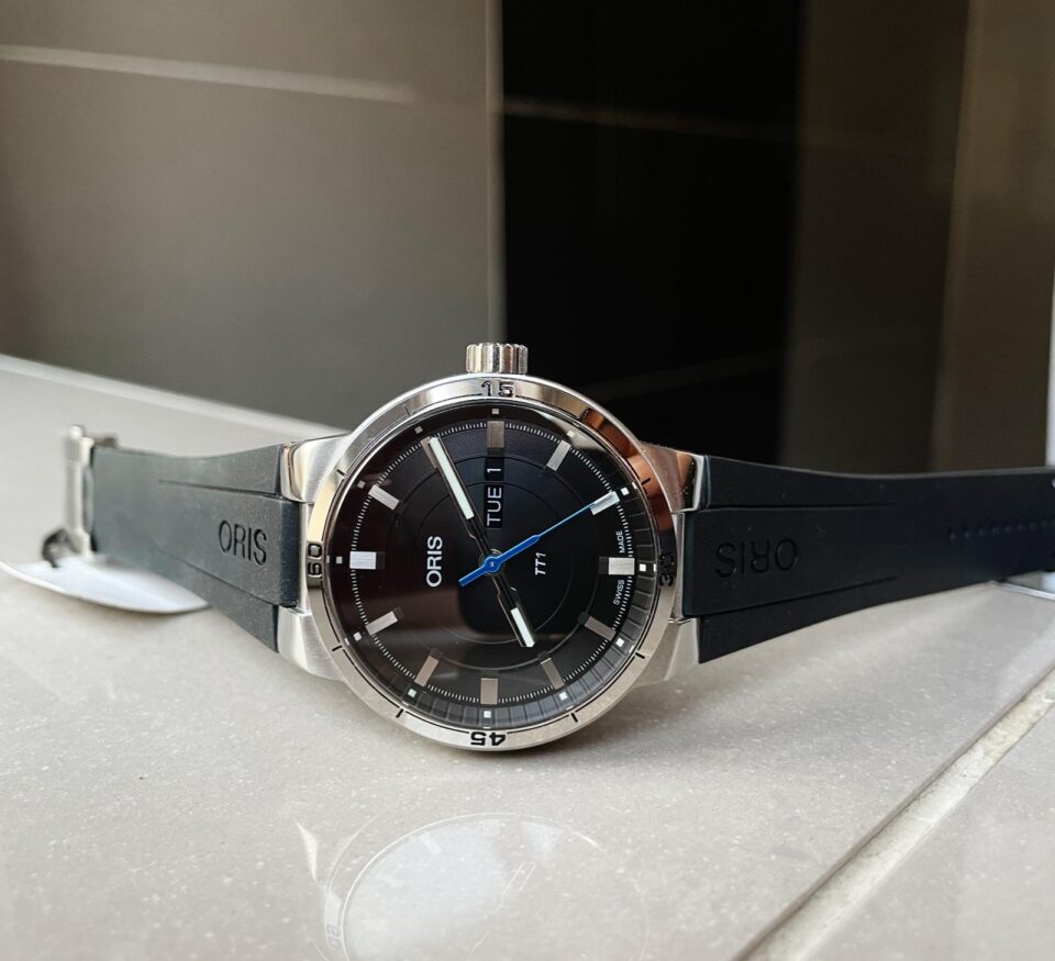 TT1 DAY DATE 42.00 MM 1:1 SS Black dial Rubber strap OG factory oris - Image 4