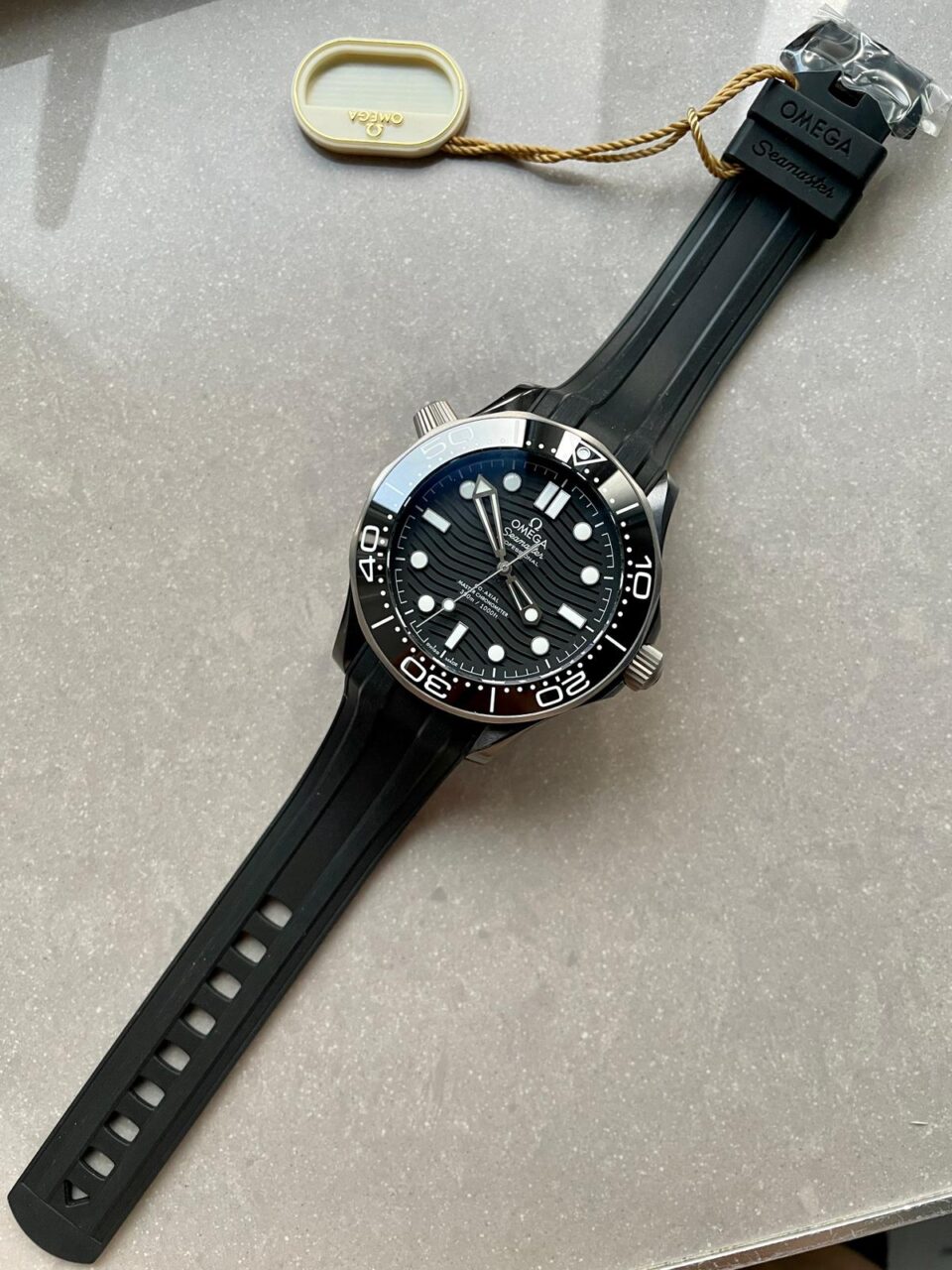 Seamaster Diver 300M 43.5mm VSF 1:1 Best Edition Ceramic Case Black Dial on Black Rubber Strap A8806 - Image 9