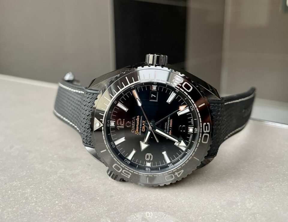 Omega Seamaster Planet Ocean 600M Deep Black In Red GMT 215.92.46.22.01.001 VSF PVD Black Dial Swiss 8906 - Image 3