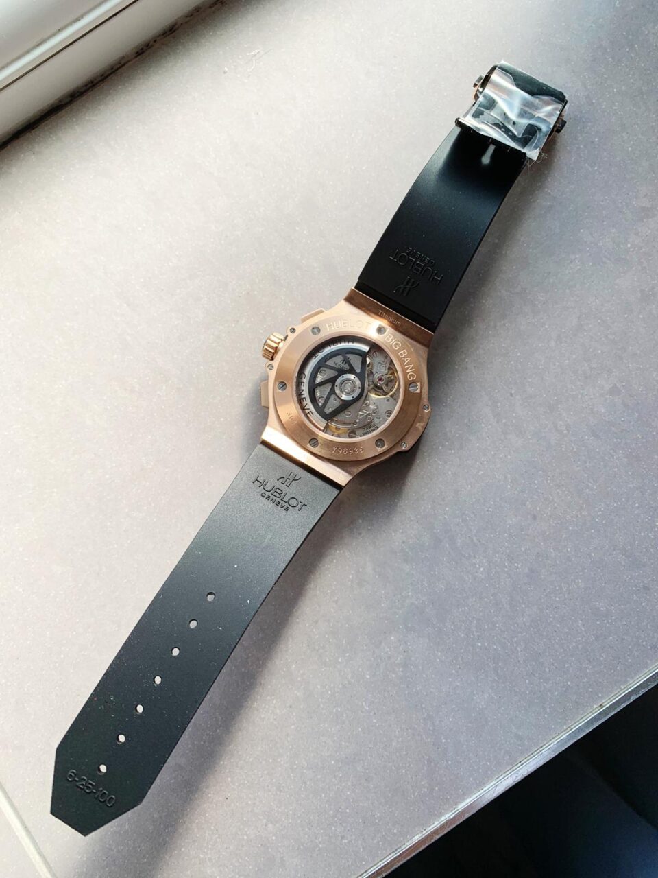 Big Bang 44mm Rose Gold Ceramic 2011 Black CF Dial on Black Gummy Strap HUB4104 - Image 8