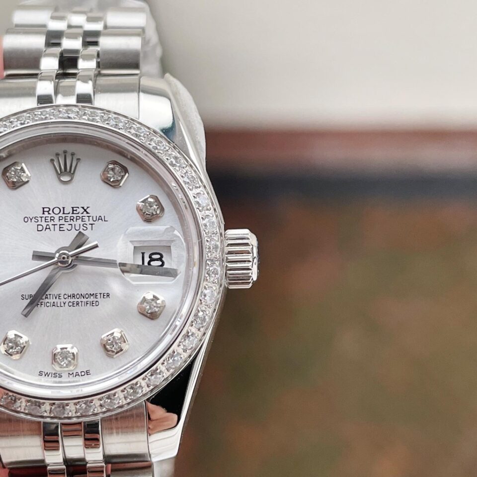 Datejust ladies 28mm silver dial fluted bezel ss jubliee strap 2836 movement - Image 2