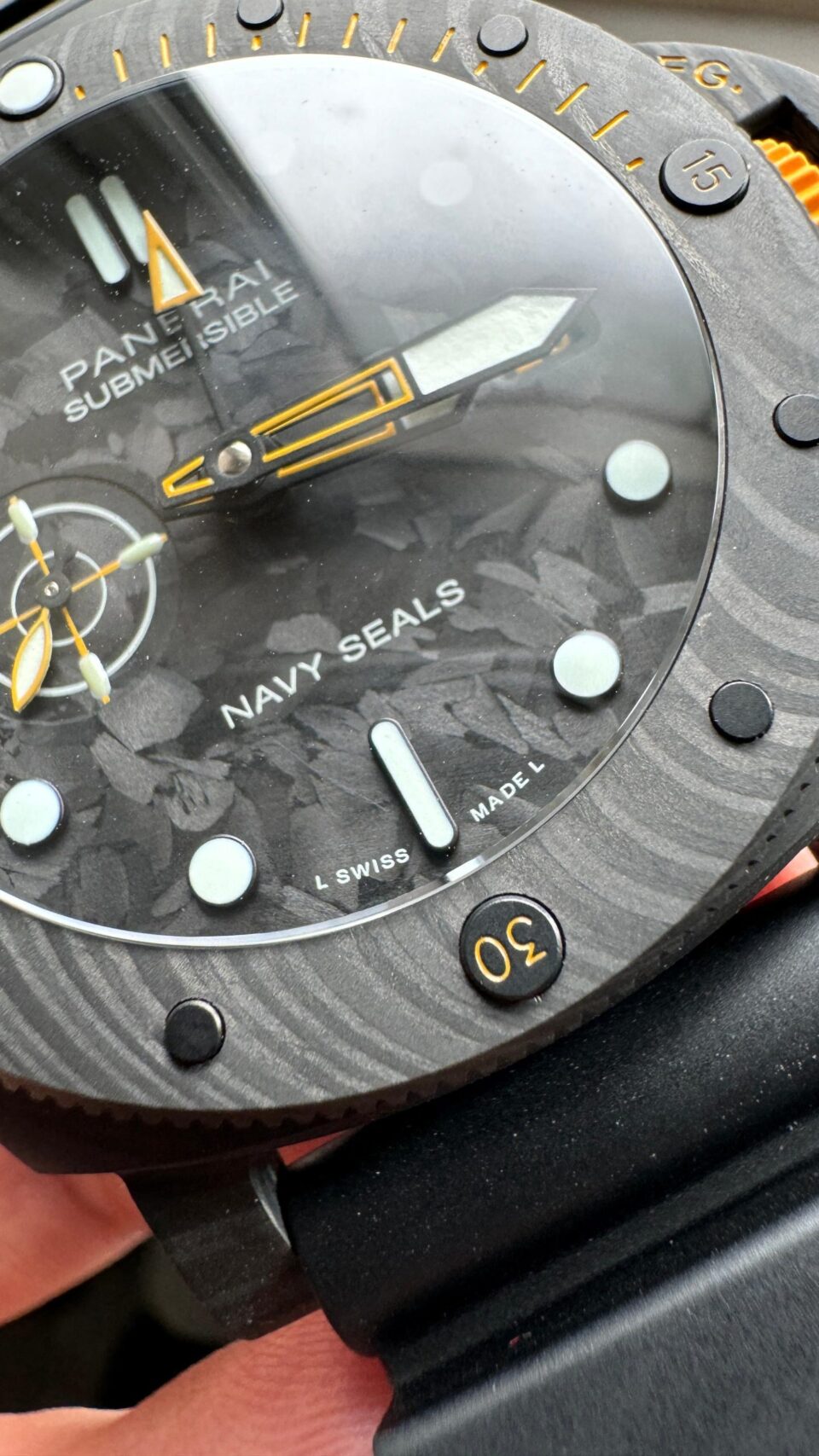 PAM1324 Y 44mm Submersible VSF 1:1 Best Edition Carbon Dial on Rubber Strap P.9011 Clone - Image 6