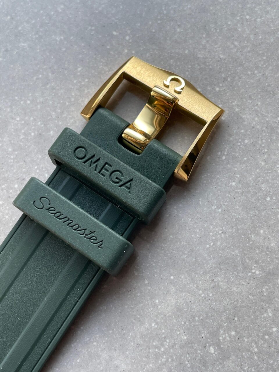 Seamaster Diver 300M VSF 1:1 Best Edition Yellow Gold  YG Green Ceramic Green Dial on Green Rubber Strap A8800 V2 - Image 13