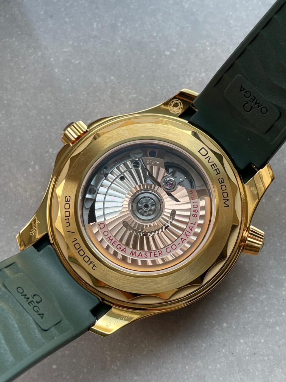 Seamaster Diver 300M VSF 1:1 Best Edition Yellow Gold  YG Green Ceramic Green Dial on Green Rubber Strap A8800 V2 - Image 10