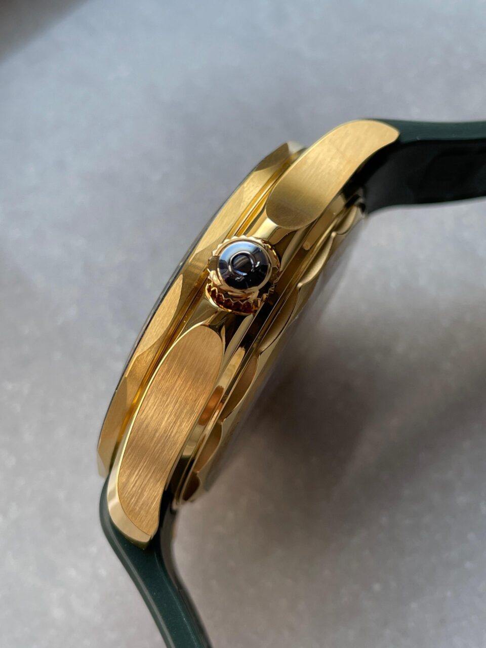Seamaster Diver 300M VSF 1:1 Best Edition Yellow Gold  YG Green Ceramic Green Dial on Green Rubber Strap A8800 V2 - Image 9