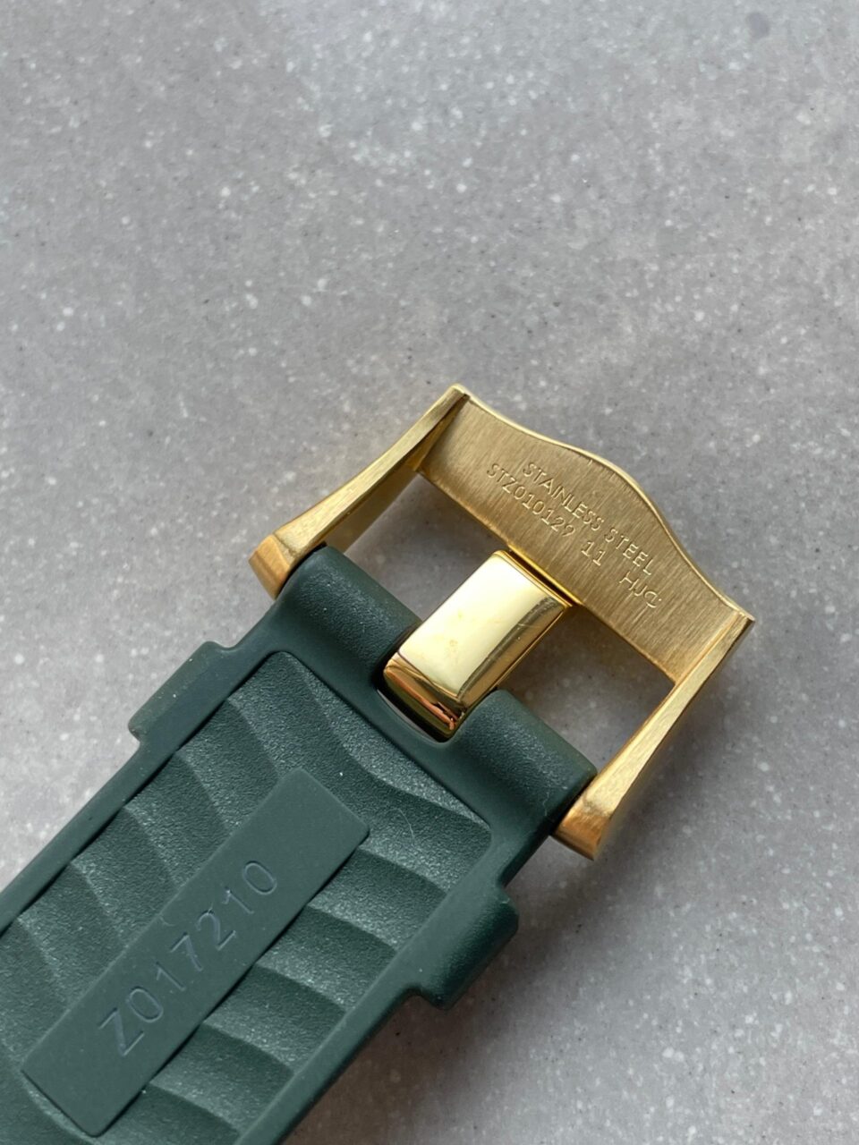 Seamaster Diver 300M VSF 1:1 Best Edition Yellow Gold  YG Green Ceramic Green Dial on Green Rubber Strap A8800 V2 - Image 14