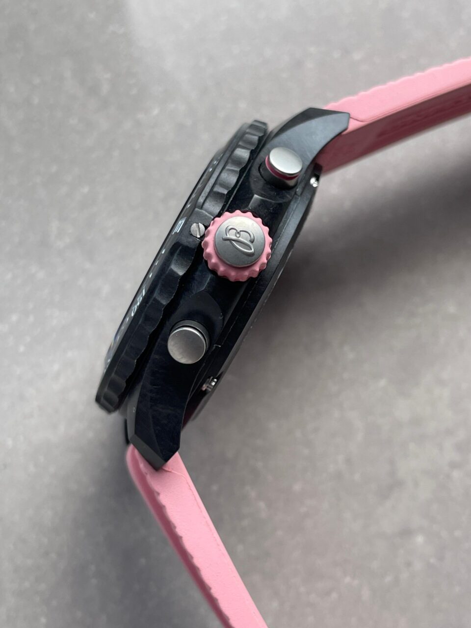 Endurance pro OGF 44mm Black dial Pink Rubber Strap quartz movement - Image 10