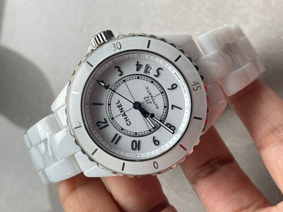 J12 38mm 1:1 Best Edition White Ceramic Dial White Strap on Holding Bracelet - Image 4