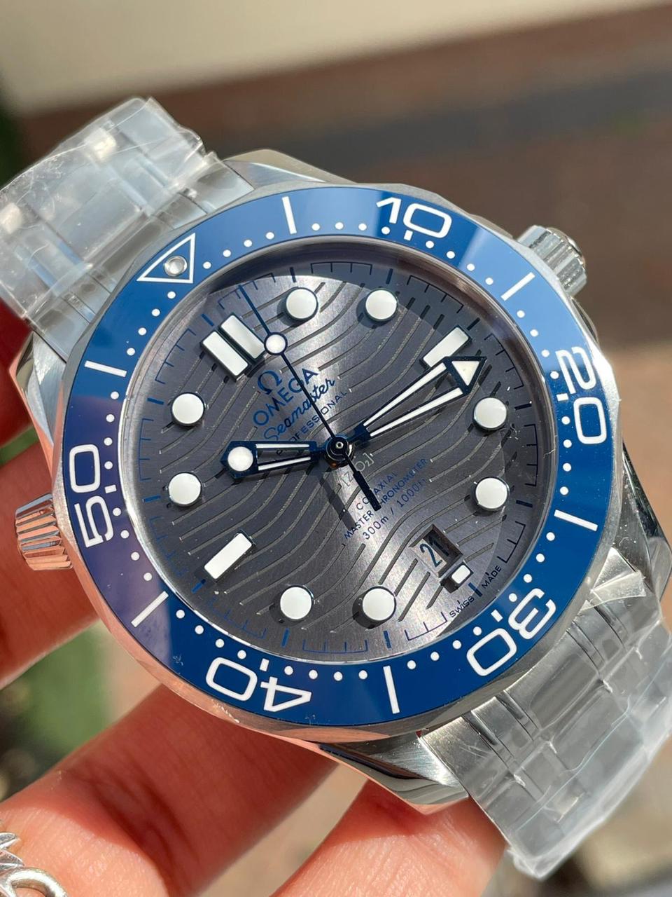 2018 Seamaster Diver 300M VSF 1:1 Best Edition Blue Ceramic Grey Dial on Silver Steel Strap A8800 V2 (Black Balance Wheel) - Image 4