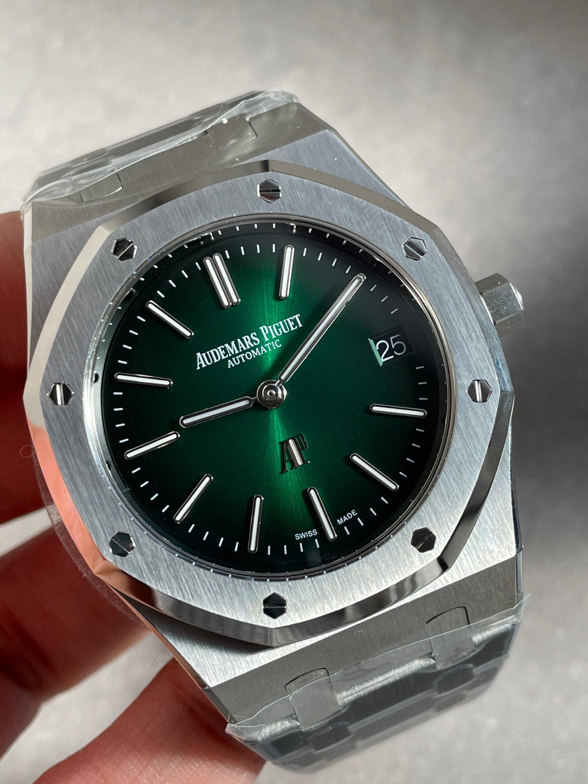 Royal Oak 39mm 16202 “50th Anniversary” SS ZF 1:1 Best Edition Green Textured Dial on SS Bracelet A7121 - Image 3