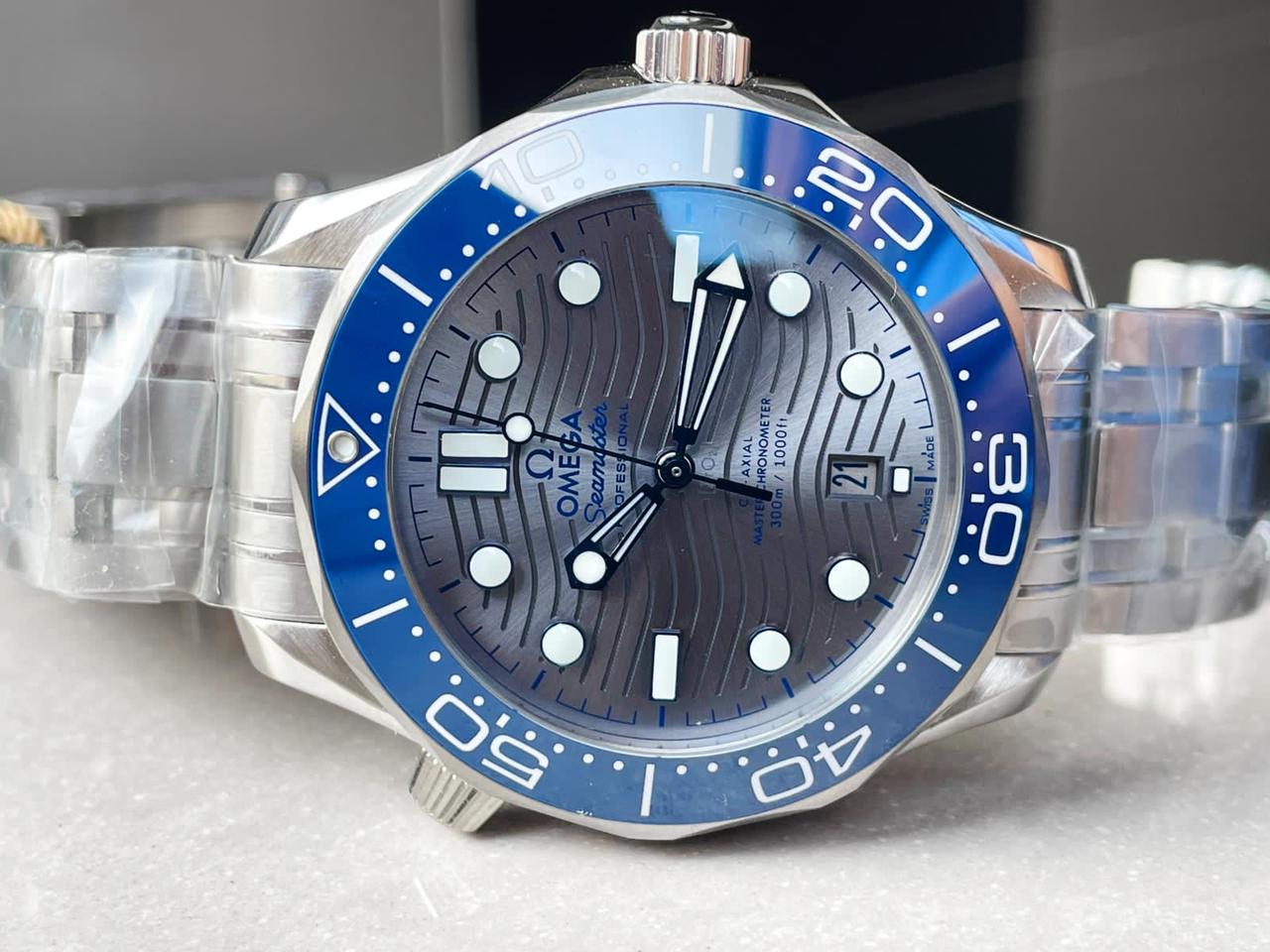 2018 Seamaster Diver 300M VSF 1:1 Best Edition Blue Ceramic Grey Dial on Silver Steel Strap A8800 V2 (Black Balance Wheel) - Image 2