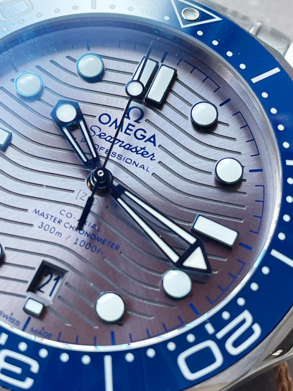 2018 Seamaster Diver 300M VSF 1:1 Best Edition Blue Ceramic Grey Dial on Silver Steel Strap A8800 V2 (Black Balance Wheel) - Image 5